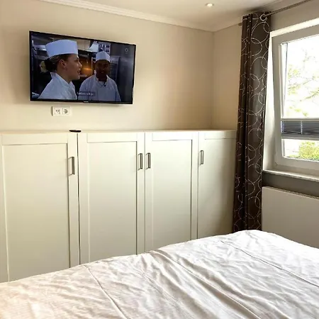 - Zum Hafen Sassnitz