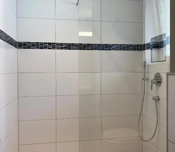 - Zum Hafen Apartment *